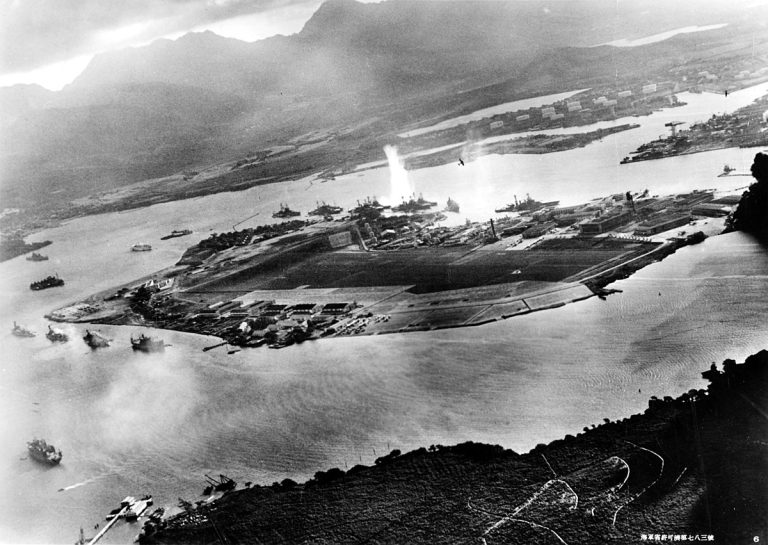 1200px-Attack_on_Pearl_Harbor_Japanese_planes_view